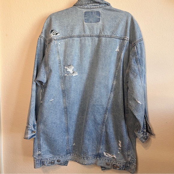 American Eagle Oversized Distressed Denim Jacket Light Wash Boyfriend Trucker - Picture 4 of 11